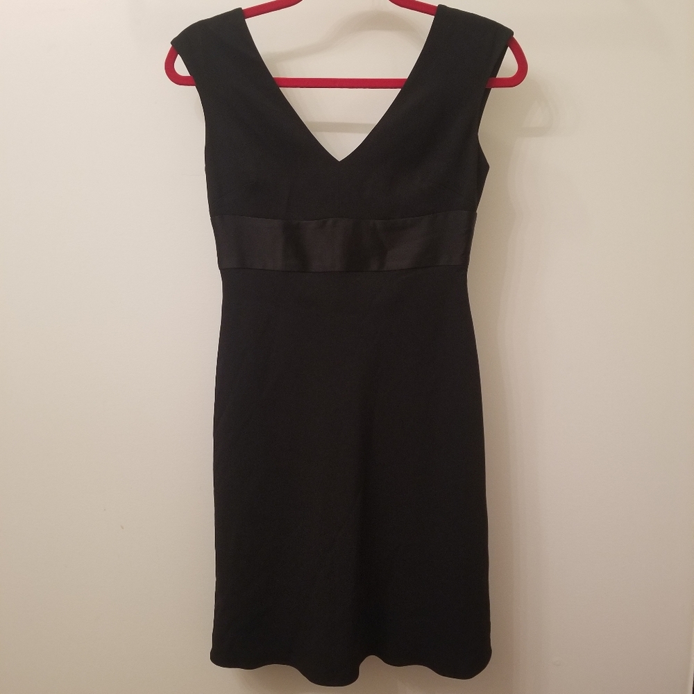 Ann Taylor Lovely Sleeveless Black Dress